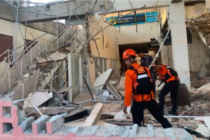Indonesia earthquake: 5 people dead and tsunami warning issued after 7.7 magnitude quake