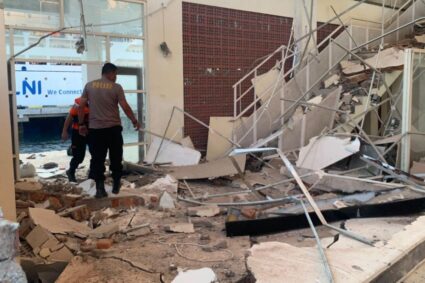 ‘People were panicking, running’: Videos show destruction after Indonesia’s 7.7 earthquake; 20 killed